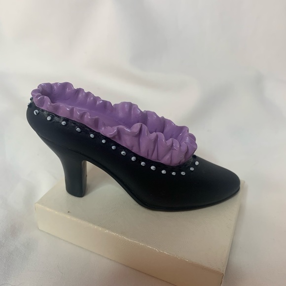 miniature collectible shoe, high heel pump, black with purple ruffle - Picture 3 of 7